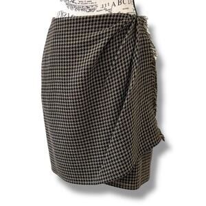 Vintage Emanuel Ungaro Size 6 Petite Gray 100% Wool Houndstooth Wrap Mini Skirt